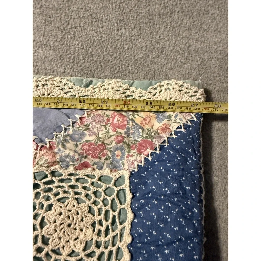VTG-Style Scrappy Patchwork Quilt Crochet Floral Grannycore Lap Cottage 54x45
